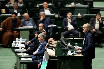 فعال سیاسی اصولگرا: زور پزشکیان به علت هماهنگی کامل با رهبری به نهادهای بودجهخوار مثل صداوسیما میرسد