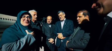 فیلم / ورود سخنگوی دولت به یزد، با استقبال رسمی استانداریزد و معاون سیاسی ، امنیتی و اجتماعی استاندار