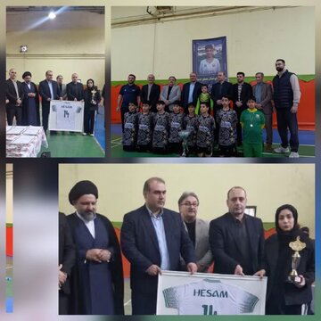 قدردانی از مادر دانشآموز اهداکننده عضو در روز مادر در فینال فوتسال دانشآموزی لنگرود