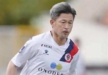 قرارداد جدید ستاره فوتبال در ۵۸ سالگی!