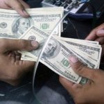 قیمت دلار، یورو و سایر ارزها امروز ۱۹ آذر/ ریزش قیمت‌ها در بازار ارز ادامه پیدا کرد؛ دلار به قیمت پیشین رسید