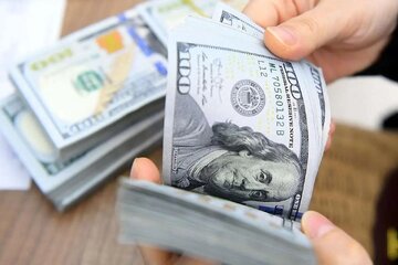 قیمت دلار، یورو و سایر ارزها امروز ۷ دی/ تکان عجیب قیمت ارز در بازار/ دلار وارد کانال ۱۴۲ هزار تومان شد