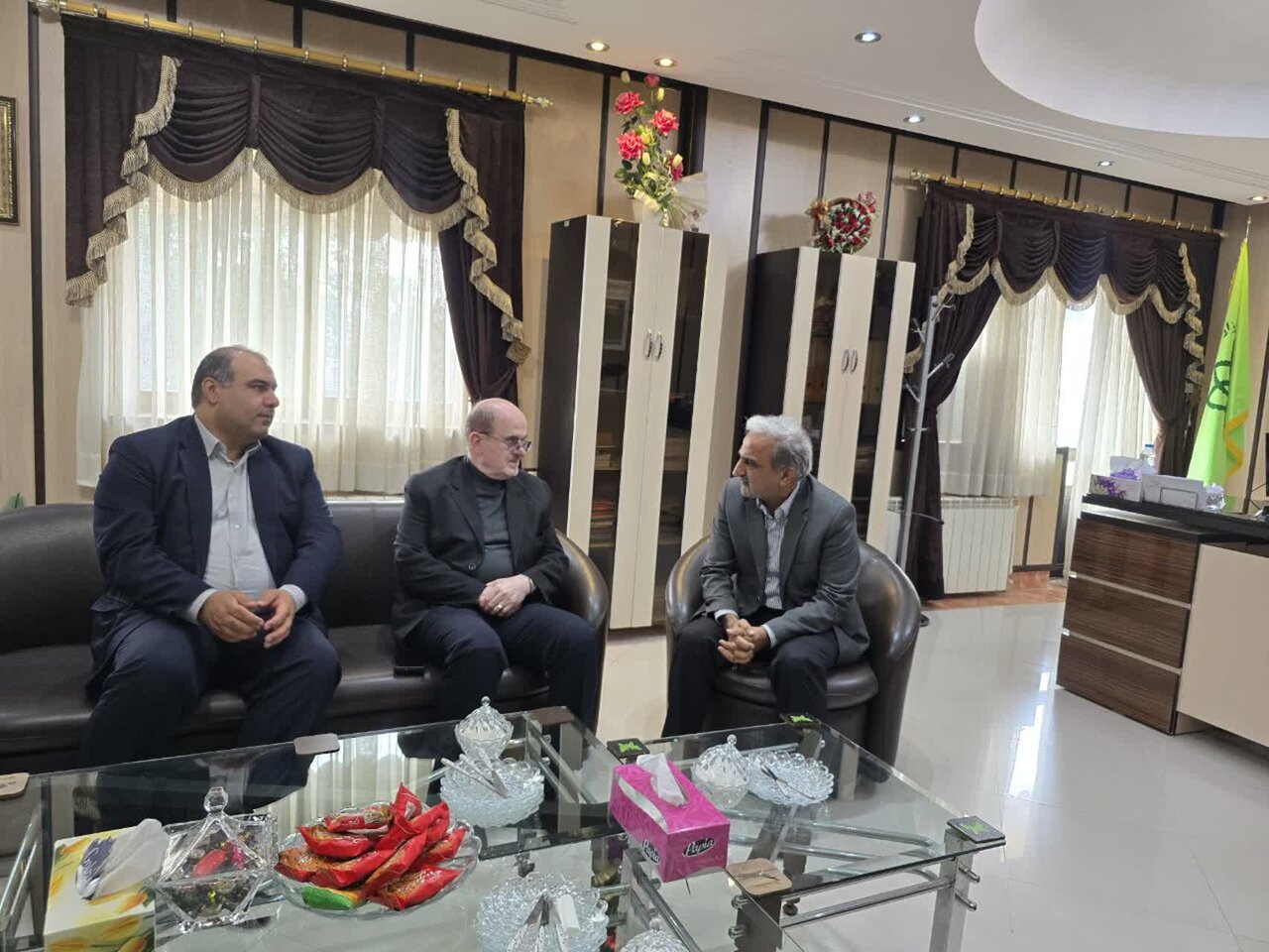 لاهوتی اعلام کرد:سازمان چای به قوت خود باقی می ماند اما تصدی ها را به بخش خصوصی واگذار خواهد کرد لاهوتی اعلام کرد:سازمان چای به قوت خود باقی می ماند اما تصدی ها را به بخش خصوصی واگذار خواهد کرد