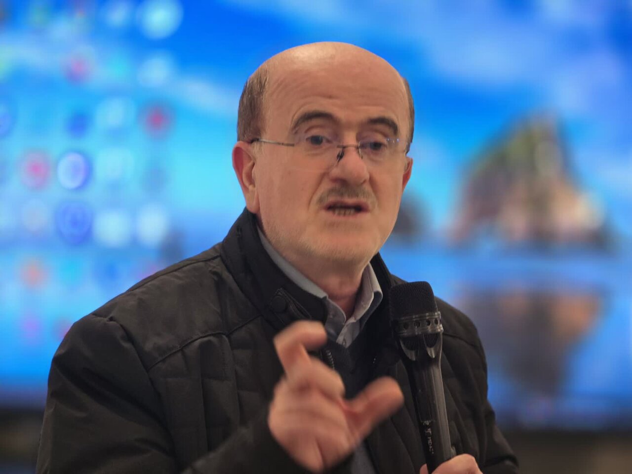 لاهوتی در تذکر شفاهی:تمامی قوانین باید توسط نمایندگان مردم در مجلس به تصویب برسد لاهوتی در تذکر شفاهی:تمامی قوانین باید توسط نمایندگان مردم در مجلس به تصویب برسد