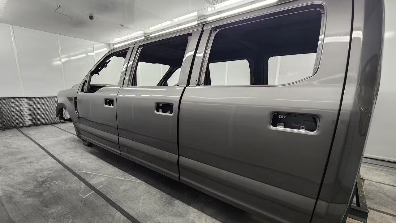 لیموزین دنیای وانتها / غولپیکر آمریکایی با ۶ در