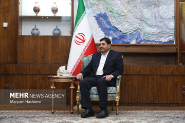 ماجرای خبر توهین به رئیسی در جلسهای با حضور پزشکیان چیست؟/ مخبر انتقاد کرد