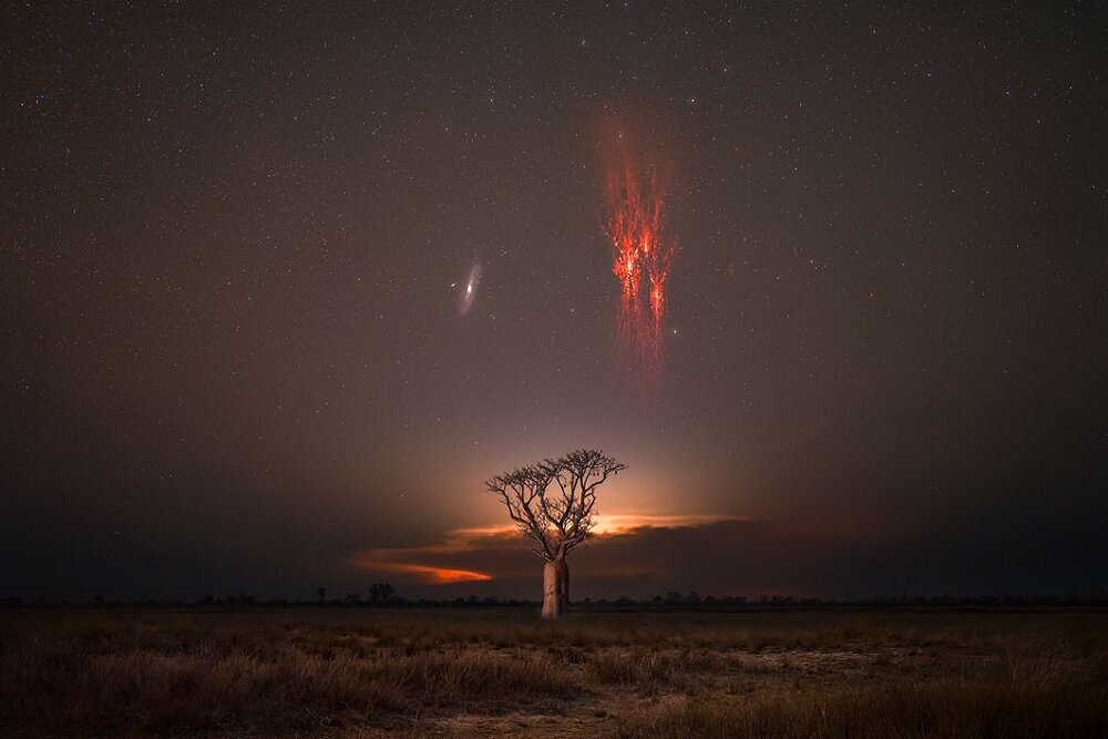 ملاقات «آندرومدا» با اشباح سرخ / عکس روز ناسا