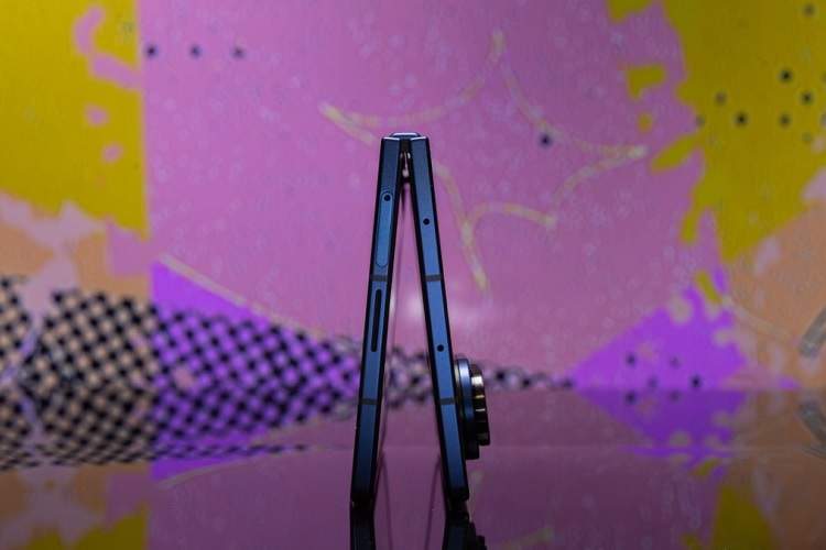 موتورولا با طراحی کتابی، بازار گوشیهای تاشو را متحول میکند