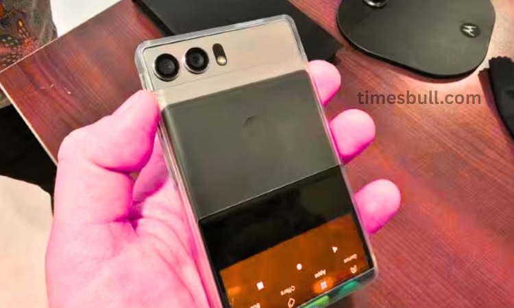 موتورولا با طراحی کتابی، بازار گوشیهای تاشو را متحول میکند