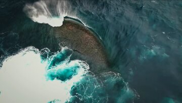 موجی که نباید وجود داشته باشد / نمایی شگفتانگیز از موج انفجاری در اقیانوس