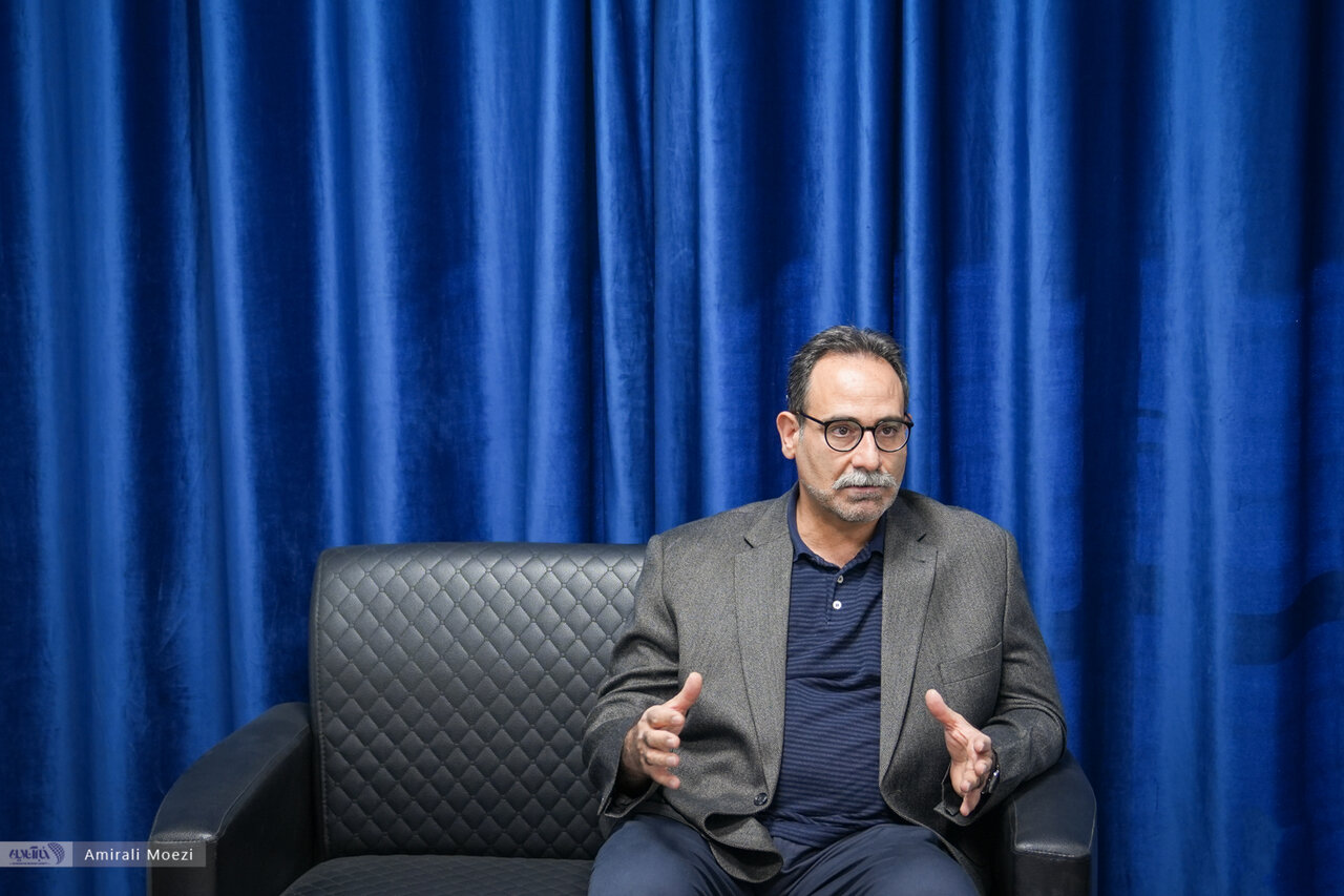 ما جایگاهمان را در خاورمیانه از دست دادهایم/ بازار هنر دنیا هماکنون متمرکز بر جنبشهای هنری عراق است/ حاضر نیستم گبه را با فرش دوره صفوی عوض کنم