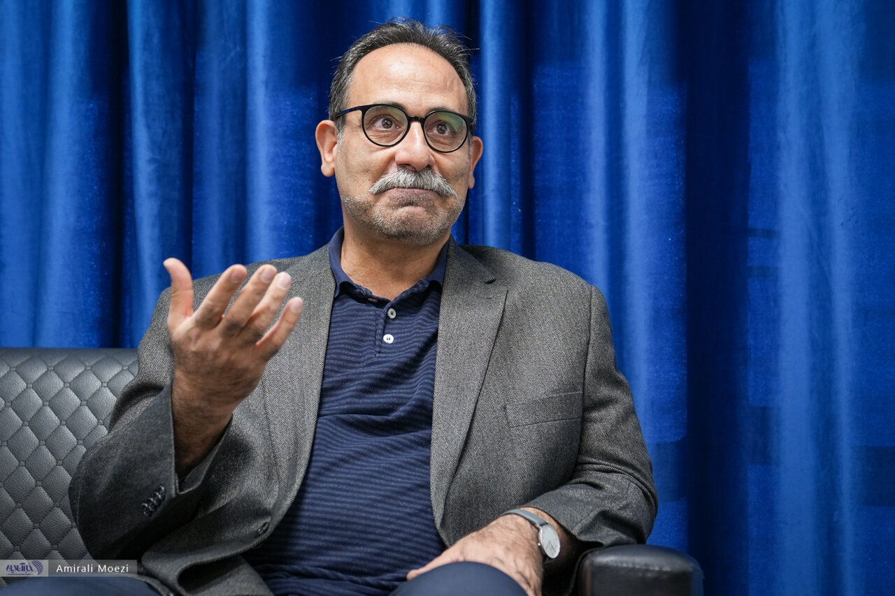 ما جایگاهمان را در خاورمیانه از دست دادهایم/ بازار هنر دنیا هماکنون متمرکز بر جنبشهای هنری عراق است/ حاضر نیستم گبه را با فرش دوره صفوی عوض کنم