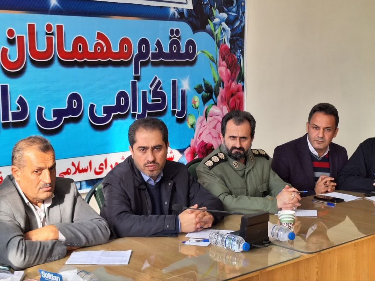 میز خدمت جهادی با حضور وحید پورحضرت فرماندار شهرستان رودبار برگزار شد میز خدمت جهادی با حضور وحید پورحضرت فرماندار شهرستان رودبار برگزار شد