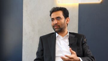 میگن ۲۰ تا باجناق تو بیابونی گرفتار گرگ شده بودند، فریاد میزدند که امان از بی کسی! / کنایه آذری جهرمی درباره عملکرد برخی از اعضا دولت