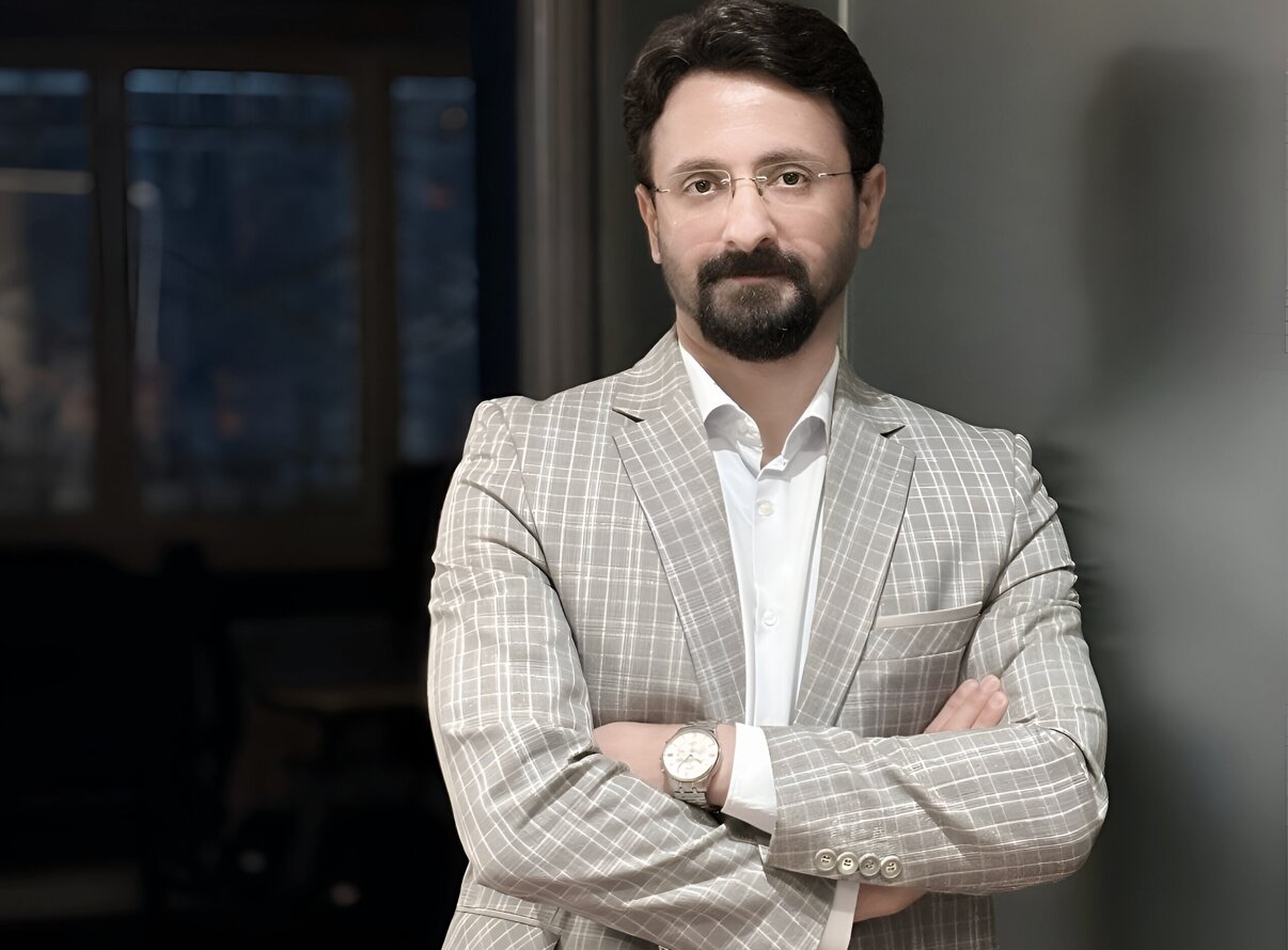 نشاط اجتماعی بهشدت طبقاتی است؛ از نگاه مخالفان، کنسرت همایون شجریان رویداد موسیقیایی نبود یک نماد سیاسی بود/ هیچ جامعهای با آینده مبهم شاد نیست