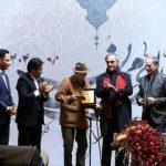 نشان اصالت بر سینه علی نصیریان