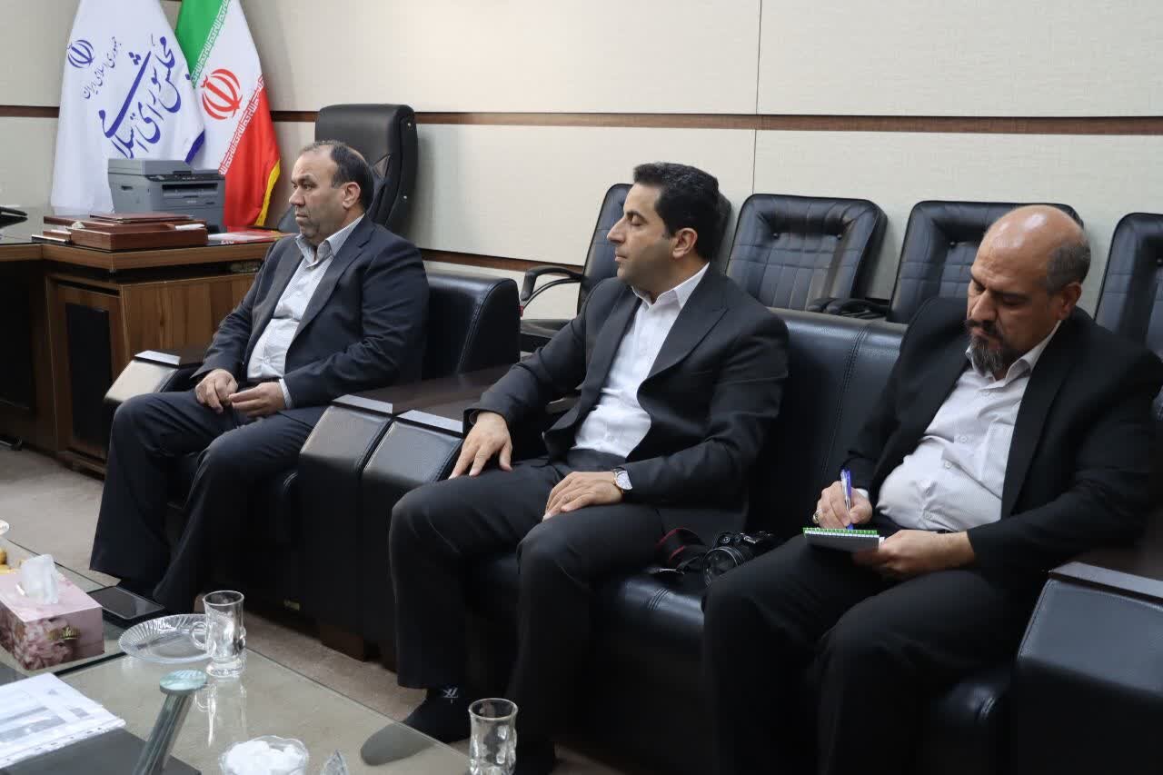 نشست محمدرضا صباغیان با مدیر عامل برق منطقه ای استان یزد نشست محمدرضا صباغیان با مدیر عامل برق منطقه ای استان یزد