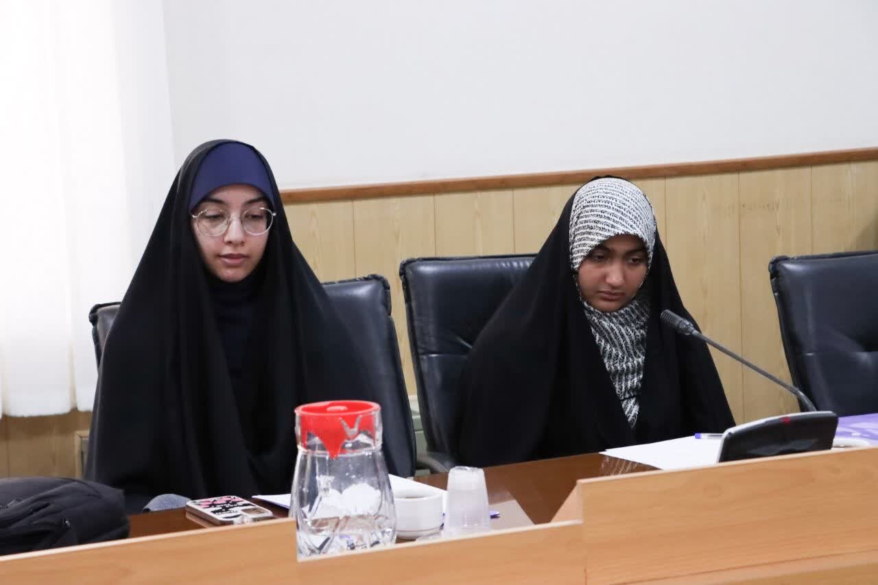 نشست صمیمانه با دبیران تشکلهای دانشجویی استان یزد نشست صمیمانه با دبیران تشکلهای دانشجویی استان یزد