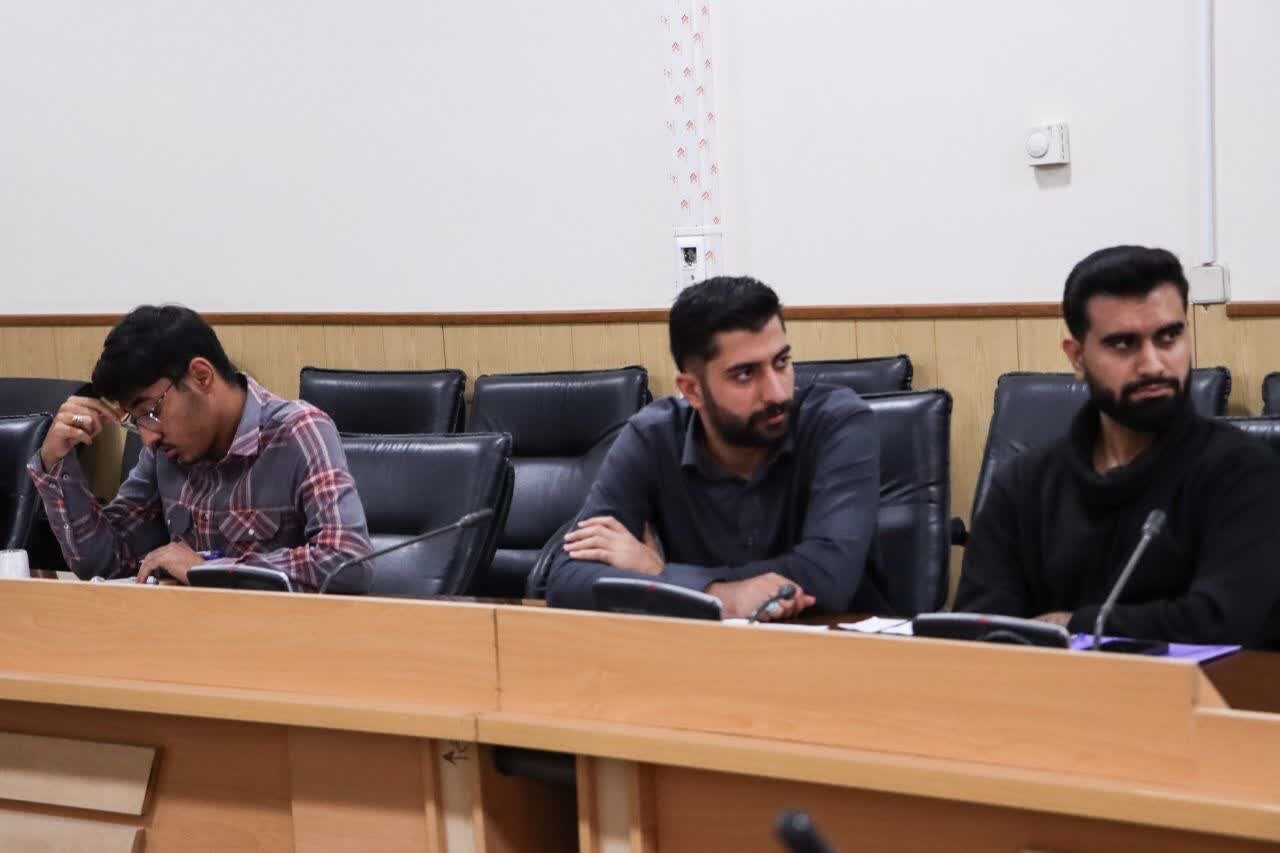 نشست صمیمانه با دبیران تشکلهای دانشجویی استان یزد نشست صمیمانه با دبیران تشکلهای دانشجویی استان یزد