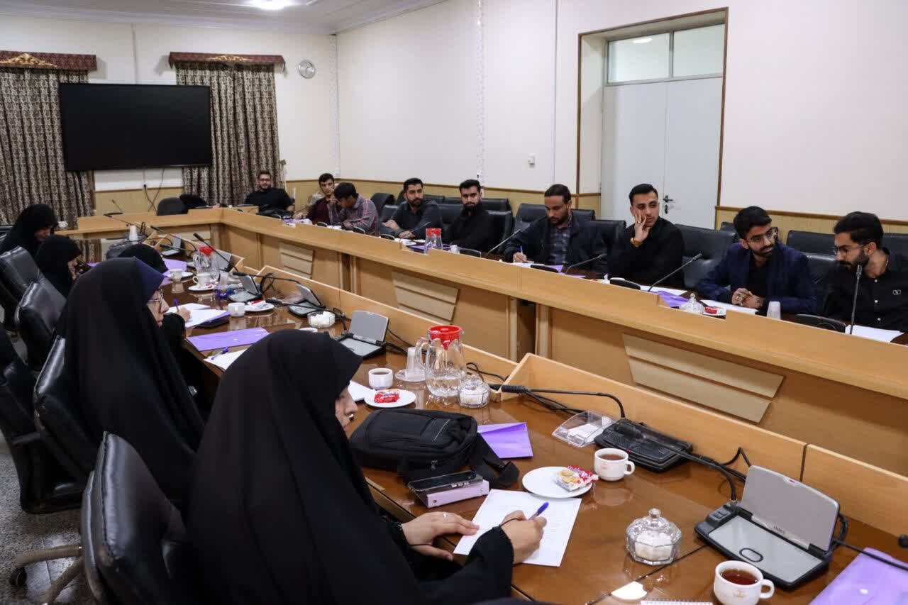 نشست صمیمانه با دبیران تشکلهای دانشجویی استان یزد نشست صمیمانه با دبیران تشکلهای دانشجویی استان یزد