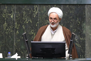 نماینده قم : همان طور که از شر پهلوی خلاص شدیم باید از شر غربگراها هم خلاص شویم