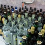 نگهداری و خرید و فروش مشروبات الکلی چه مجازاتی دارد؟