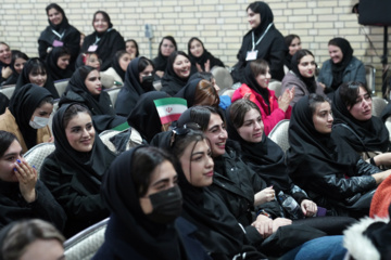 نیکزاد: راه نجات کشور از دانشگاه میگذرد