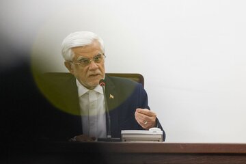 واکنش معاون ارتباطات دفتر عارف به حملات حمید رسایی به معاون اول دولت درباره دوتابعیتی بودن فرزندش/ با علم به نادرست بودن حمله میکنند/ عقده گشایی است