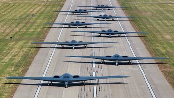 پرواز همزمان ۱۲ بمبافکن B-۲