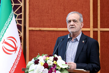 پزشکیان: با تهدید و امر و نهی نمی‌توان جامعه را تغییر داد/ در گذشته زن و شوهر تا پای جان برای یکدیگر می‌ایستادند؛ مهریه‌های نجومی نداشتیم