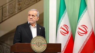 پزشکیان: من و هم همسرم در امتحانات جزو نفرات برتر کشور شدیم/ زمانی که ما دانشجو بودیم، میگفتند زنان نمیتوانند جراحی کنند