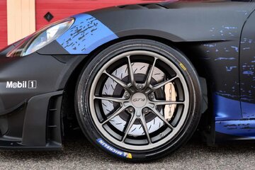 چرا برخی خودروها از ترمزهای سرامیکی استفاده میکنند؟