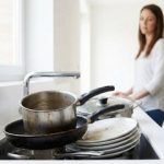 چرا نباید ظروف کثیف را شب تا صبح در سینک رها کنید؟