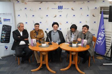 کتابی که نه تعریف و تمجید که روایتی از سوی یک منتقد است/ «در معیت پرزیدنت» سفرنامه‌ای همگام با گام‌های مردمی گرفتار/ زاویه دیدی بیرون از دایره قدرت