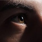 کشف ارتباط عجیب نحوه پلک زدن با شنوایی!