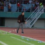 گربه سیاه چشم در چشم اوسمار!