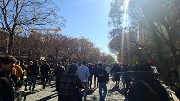 گزارش دو خبرگزاری دولتی از اعتراضات در بازار موبایل تهران؛ نیمهتعطیل شدن بازار موبایل تهران در اعتراض به نوسانات ارز