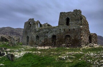 گزارش ویژه: دژ ۲۰۰۰ ساله اسدخان؛ از تاجگذاری ساسانیان تا طویله احشام!