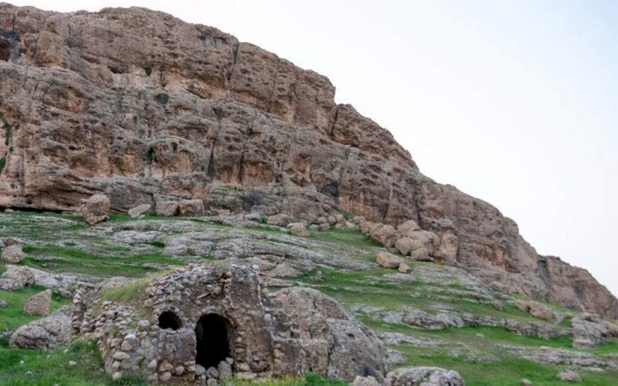 گزارش ویژه: دژ ۲۰۰۰ ساله اسدلیان؛ از تاجگذاری ساسانیان تا طویله احشام!