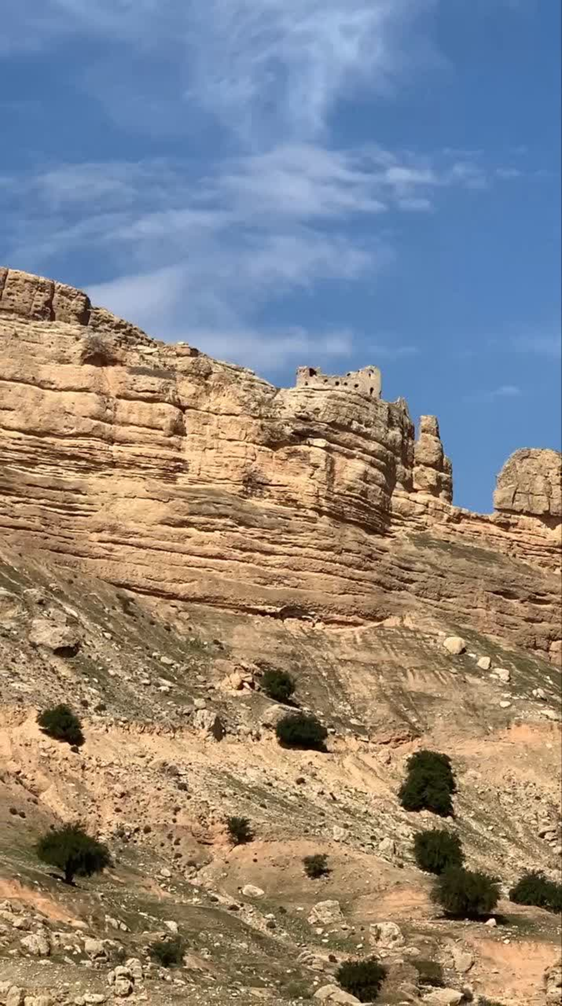 گزارش ویژه: دژ ۲۰۰۰ ساله اسدلیان؛ از تاجگذاری ساسانیان تا طویله احشام!