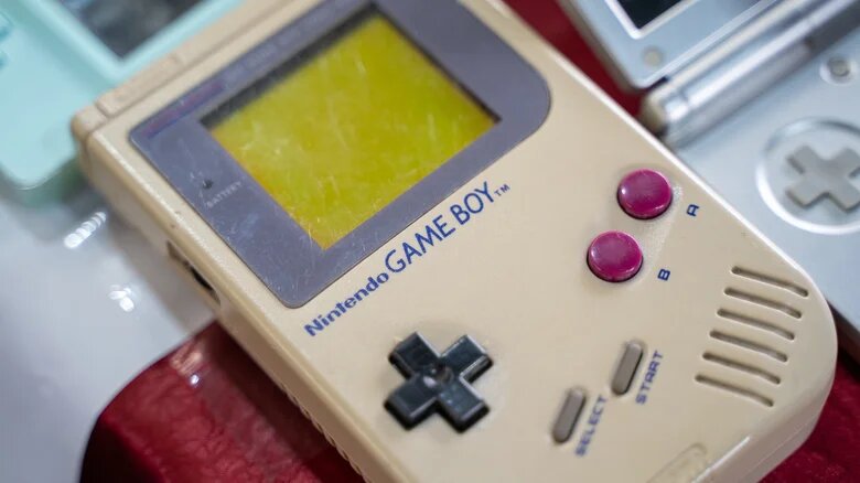 گنج پنهان در انباری خانه/ ۸ محصول قدیمی که شما را میلیاردر میکنند!