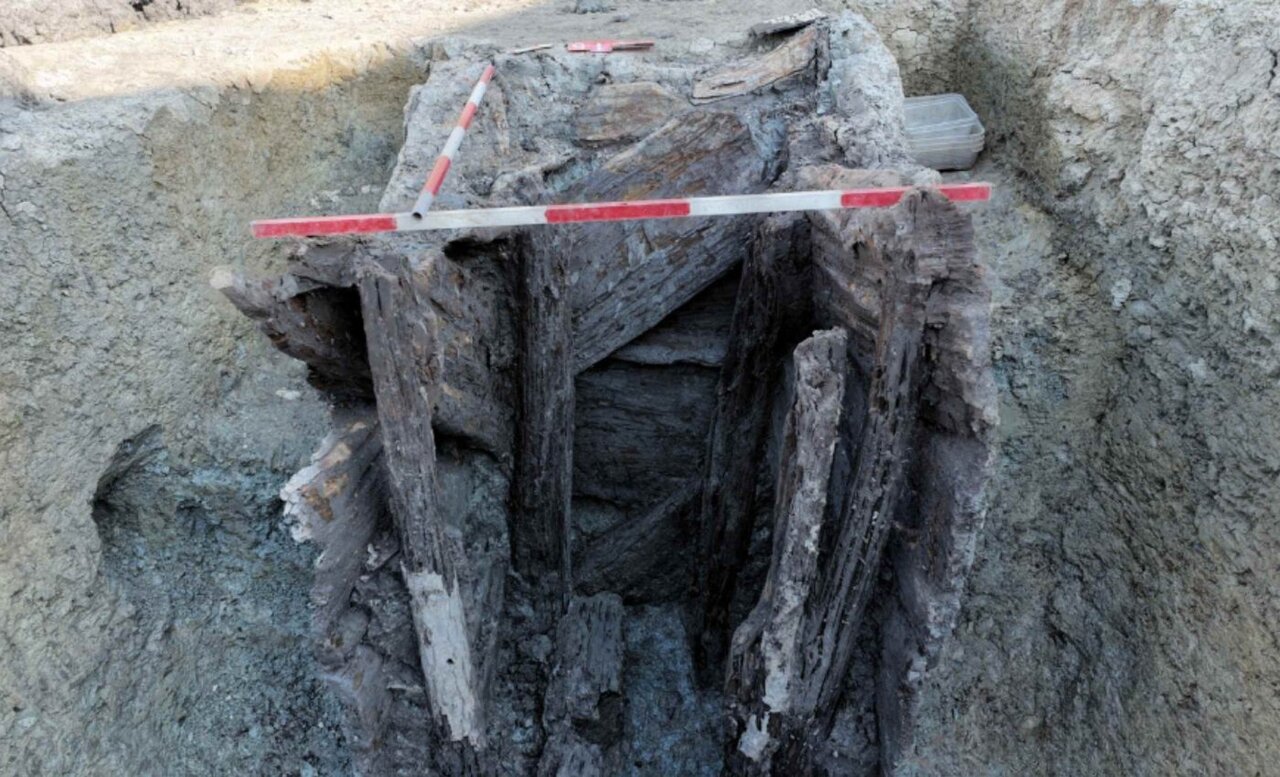 گنجینه طلا، نقره و کهربا از زیر اتوبان بیرون آمد!