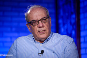 ببینید | انتظار عبدی از پزشکیان برای ایستادگی مقابل یک قانون مجلس خارج از اختیارات رئیس جمهور همانند قانون حجاب / موضوع کدام قانون بود؟