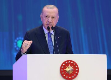 اردوغان: تولید جنگنده و ناوهای هواپیمابر را آغاز میکنیم