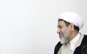 امام جمعه کرمان : همه توان دشمن برای در اختیار گرفتن افکار و ذهن مردم است