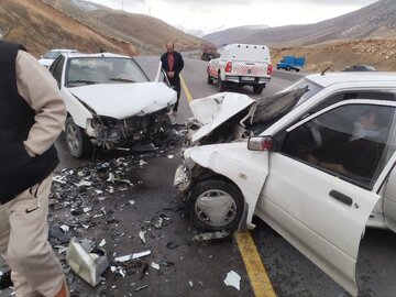 امدادرسانی هلال احمر چهارمحال و بختیاری به ۵ مصدوم حادثه رانندگی درمحور بروجن به لردگان