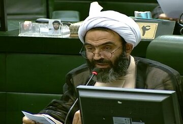 انتقاد یک نماینده مجلس از دولت درباره صدور گواهینامه موتور برای زنان؛ خلاف قانون است/ در قانون صرفاً برای آقایان ذکر شده است!