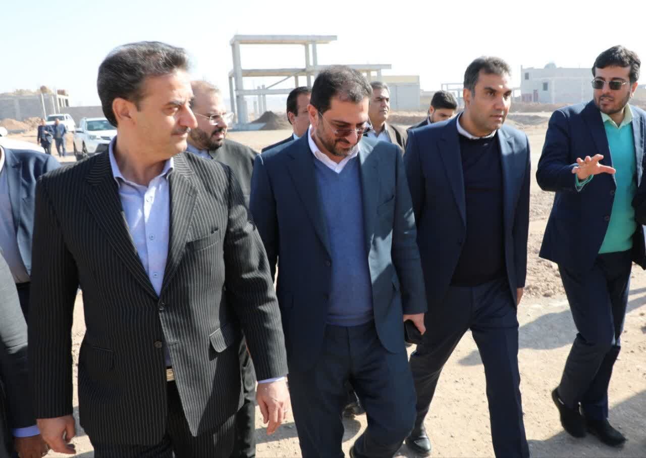 بازدید معاون وزیر راه و شهرسازی از سایت ۱۲۵ هکتاری مسکن ملی و پروژههای زیرساختی حملونقل شهرستان اردکان بازدید معاون وزیر راه و شهرسازی از سایت ۱۲۵ هکتاری مسکن ملی و پروژههای زیرساختی حملونقل شهرستان اردکان