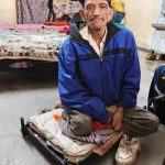 باور میکنی این گدا سه خانه و چند خودرو داشته باشد؟/ عکس