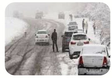 برف و یخبندان تمامی مقاطع تحصیلی استان همدان را تعطیل کرد